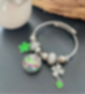 Bracelet extensible MALO avec bouton pression interchangeable et breloques colori vert