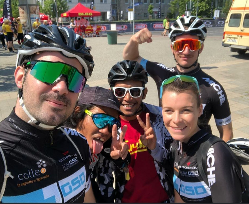 Malaysian riders meet the French riders