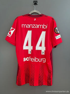 SC_Freiburg_Trikot_2025_26_002.jpeg