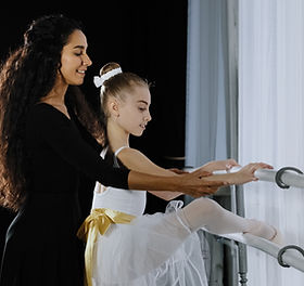 2400-teen-girl-child-teenager-ballerina-in-tutu-has-advice-of-woman-coach-teacher-learn-to
