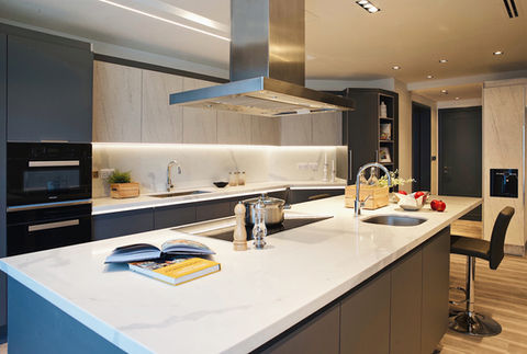 Modern and sleek aluminum kitchens are available in UAE, Oman, Qatar, Dubai and Abu Dhabi for a sophisticated cooking experience.