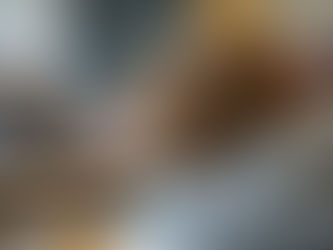 Estudiante estresado por que no entiende el factor común