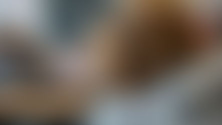 Estudiante estresado por que no entiende el factor común