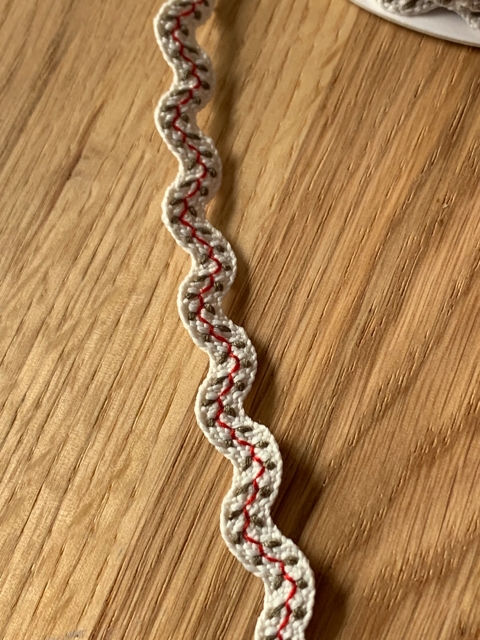 Thumbnail: Linen blend ivory cream 10mm Woven Vine Leaf RicRac braid, £ per 3 m