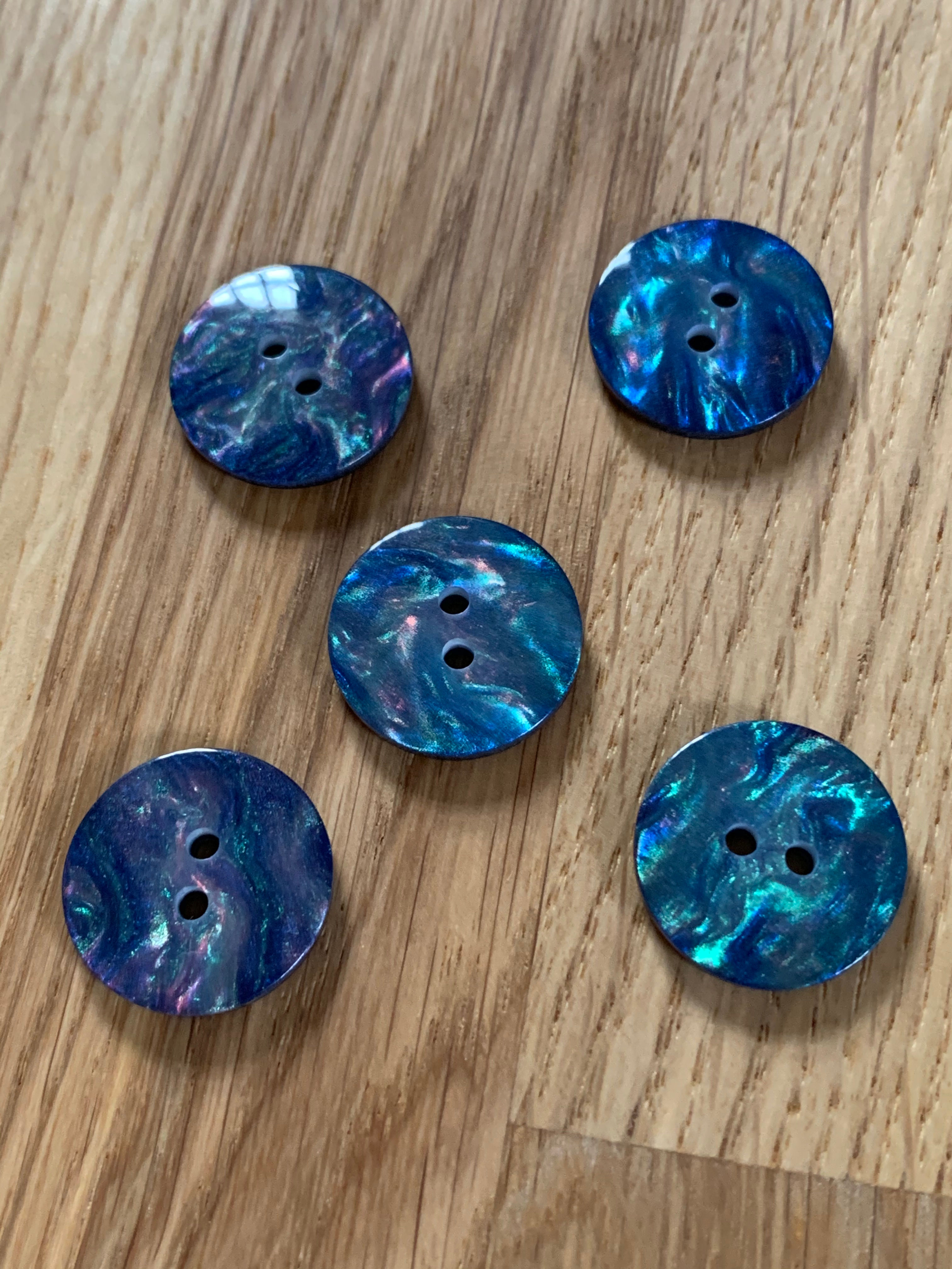 Set of 5 two-holed multi / blue iridescent buttons, 20mm, set of 5