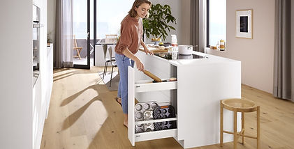 blum_me33430212_16_9 (1).jpg