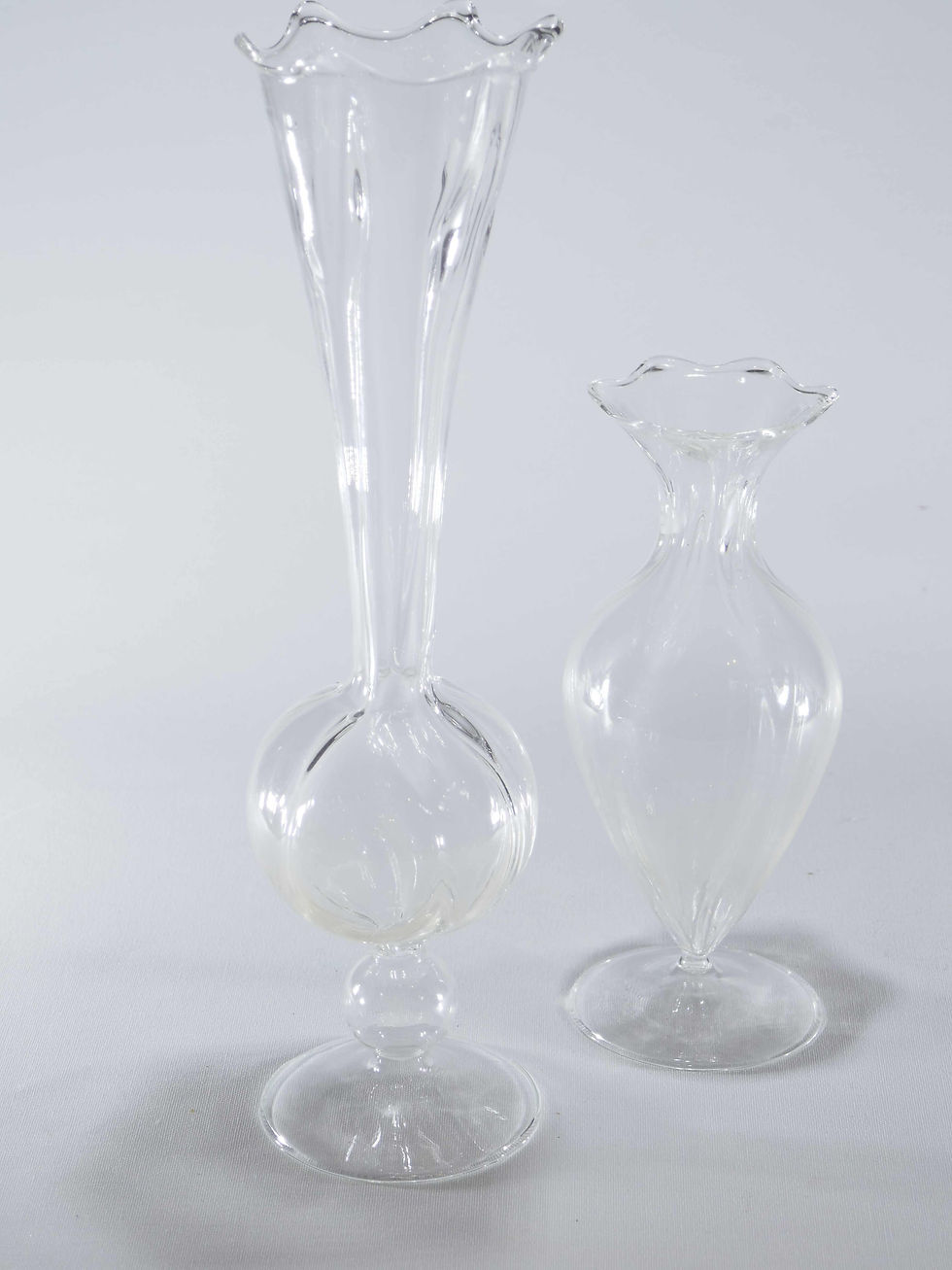 Miniaturbild: Unterschiedliche Glas- und Keramik-Vasen