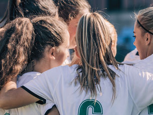 WARUM AUCH MÄDCHEN SPORT MACHEN SOLLTEN