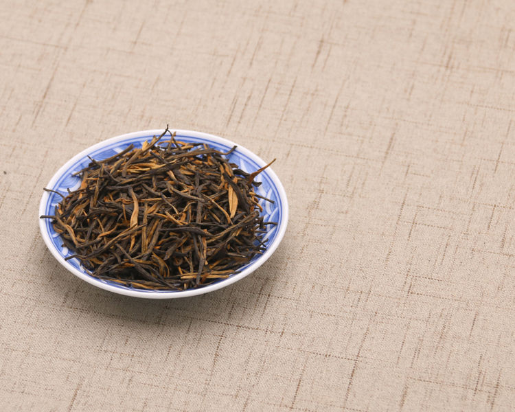 Миниатюра: Black Tea Dianhong Songzhen Yunnan Organic Chinese Fengqing Dian Hong, 50g