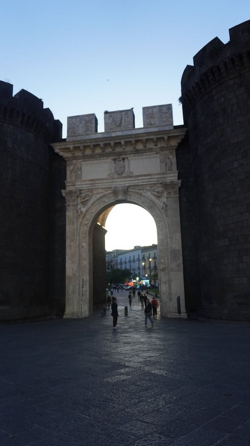 店舗移転に伴う在庫セールを開催