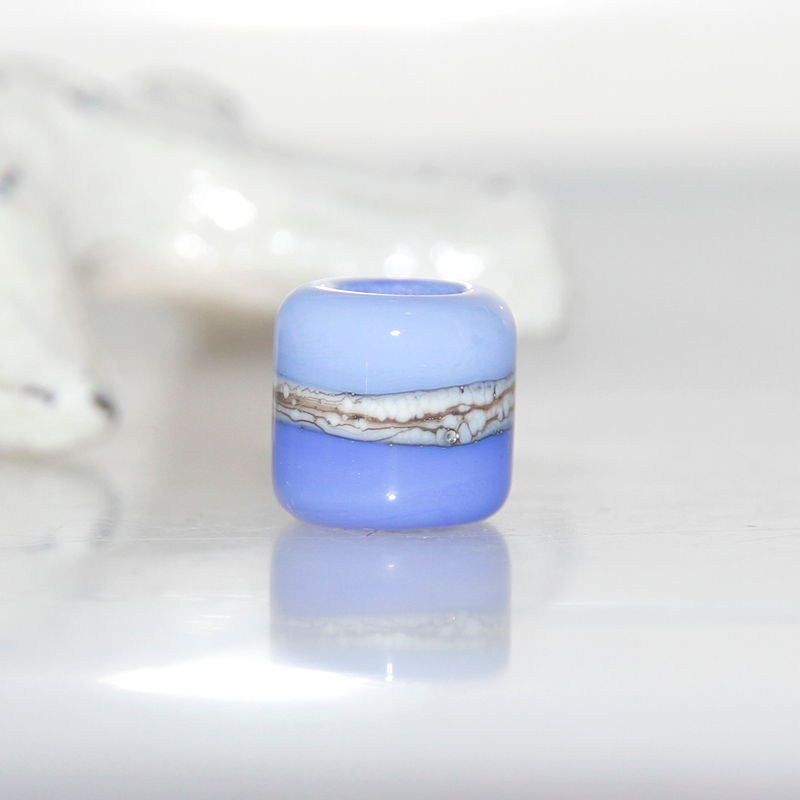 Thumbnail: blue dread bead