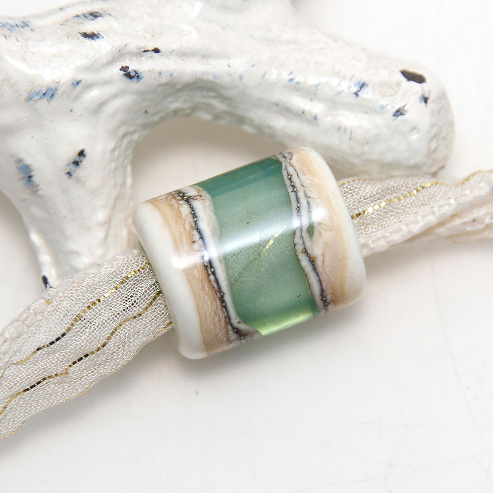 Thumbnail: organic glass dread bead