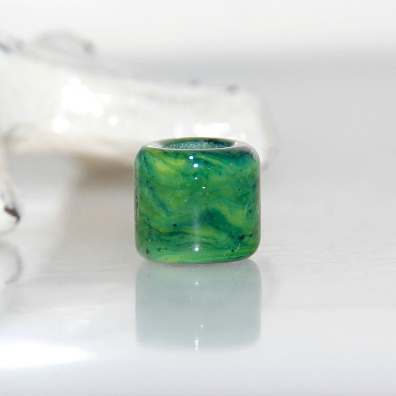 Thumbnail: green dreadlock bead
