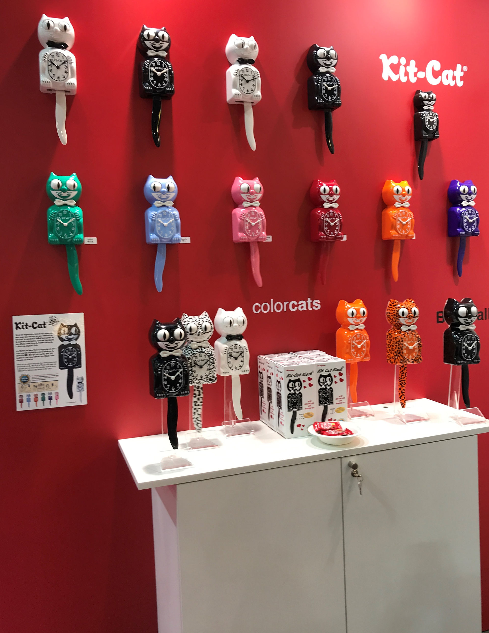 Assorted Color Vintage Style Cat Wall Clocks