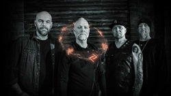 Black Lodge Records da la bienvenida a SARAYASIGN a la familia. Su nuevo álbum, Shadows Of The Dying Light, llegará a finales de 2025