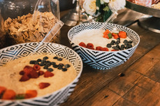 Luxury Brunch
Jeden Sonntag von 11:00 - 16:00 Uhr
Verbringen Sie einen entspannten Tag im N°3 Salon bei unserem Brunch, Sonntags von 11.00 bis 16.00 Uhr.
Wir verwöhnen Sie mit mehr als 70 verschiedenen Speisen.
11.00: Fulminantes Frühstücksbuffet mit zahlreichen Antipasti Gerichten.
Anschließend Vorspeisen und warme Hauptspeisen aus aller Welt.
BBQ - Internationale Spezialitäten vom Grill
(in der kalten Jahreszeit kein BBQ)
Schon ab 11.00 steht für alle Naschkatzen ein pompöses Dessertbuffet bereit.
Gerne können Sie zwischendurch einen Spaziergang unternehmen, denn mit Ihrem Eintrittsband können Sie immer wiederkommen und weiterschlemmen.
Inkludierte Getränke:
Lavazza Kaffee, Teevariationen, Limetten Minze Wasser, Orangensaft, Mango Lassi
und ein Glas Salon Sprudel 0,1l