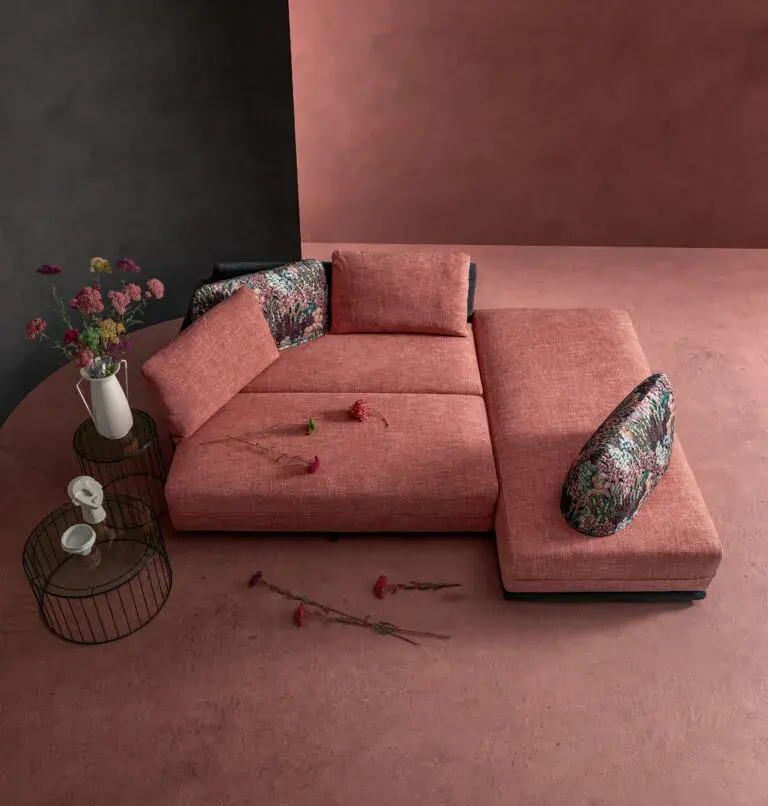 Divano letto Ginestra su misura in tessuto rosa terracotta