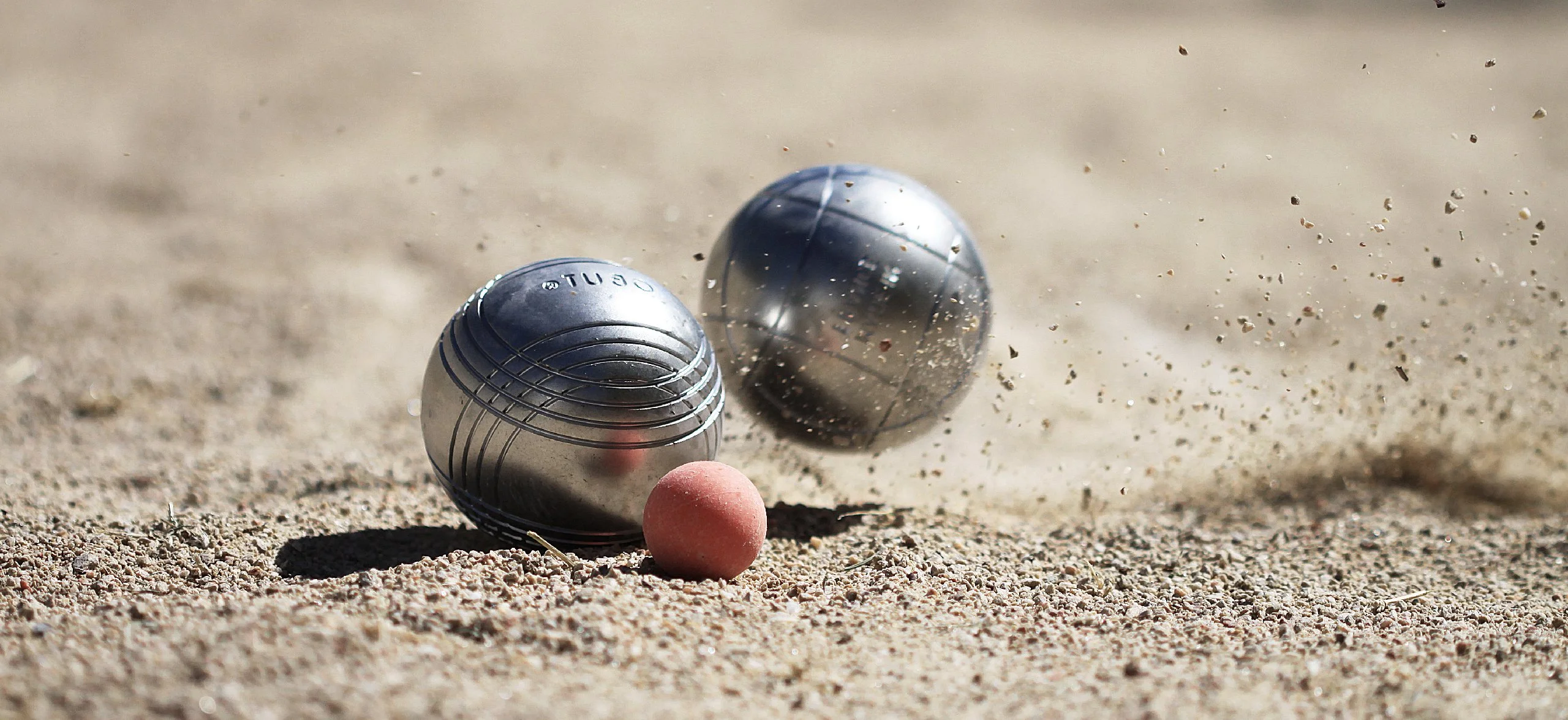 petanque_large__2560x1175_q85_crop_subsampling-2_upscale.webp