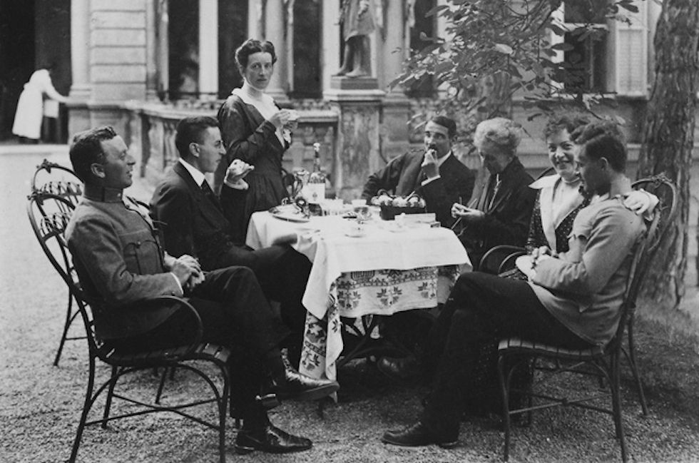 Wittgenstein dines outdoors with his family, in military uniform