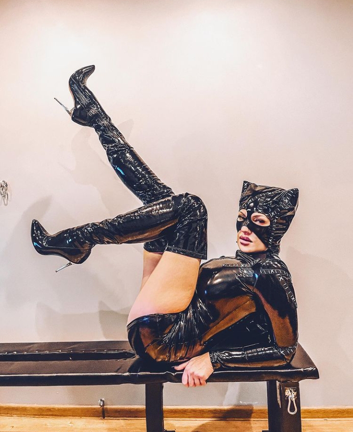 Writer: Mistress Helen 