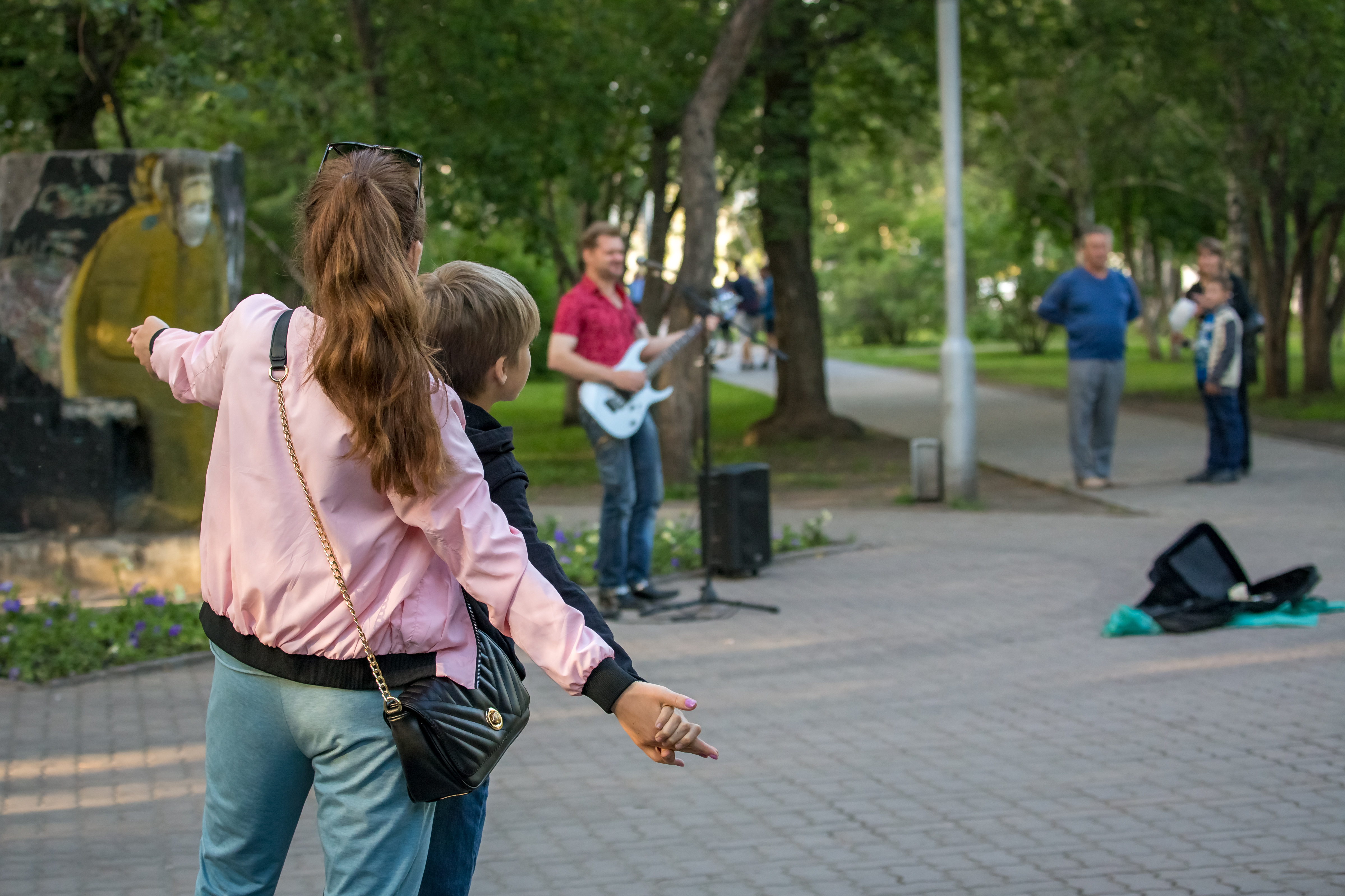 Сегодня случайно. Случайные фотографии. Случайные люди. Случайные снимки людей. Девочки подростки случайно.