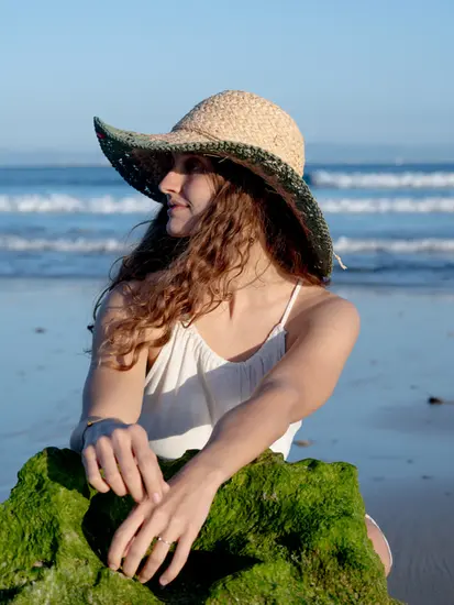 Full-body shot of a model in Red Cocci's denim collection, styled for a casual beach look in Tarifa.