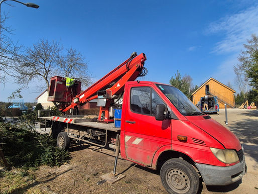 Podnośnik-usługi wysokościowe-czyszczenie elewacji Hadea