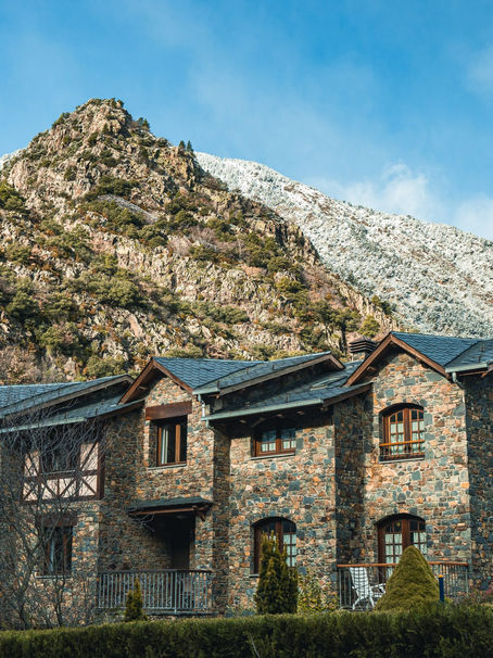 ¿Cómo Tributan los Apartamentos Turísticos en Andorra? Una Guía para Propietarios