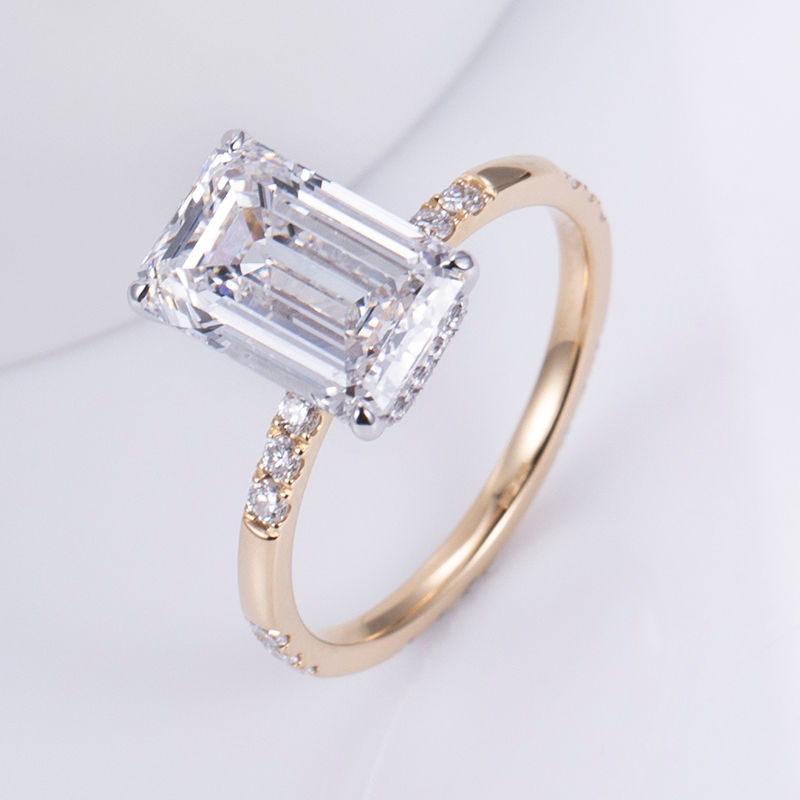 Thumbnail: 4.00 Carat Emerald with side Stones Diamond Ring in 18k Gold