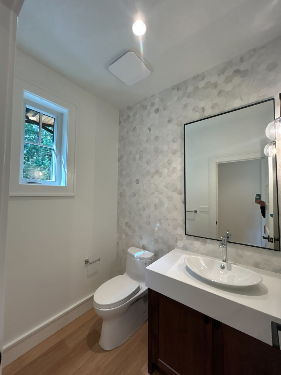 DB8521BC-7A0E-47BA-AD88-E606976C93D5