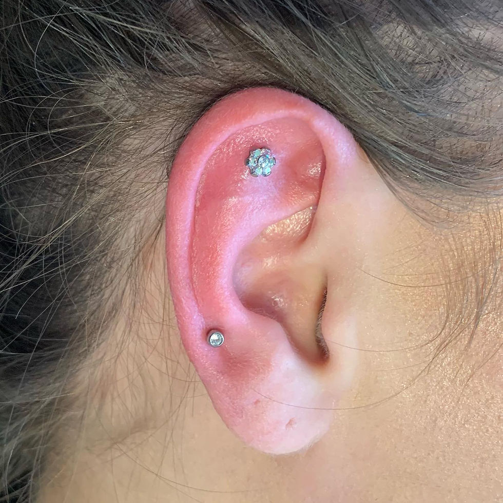 Flat with flower labret