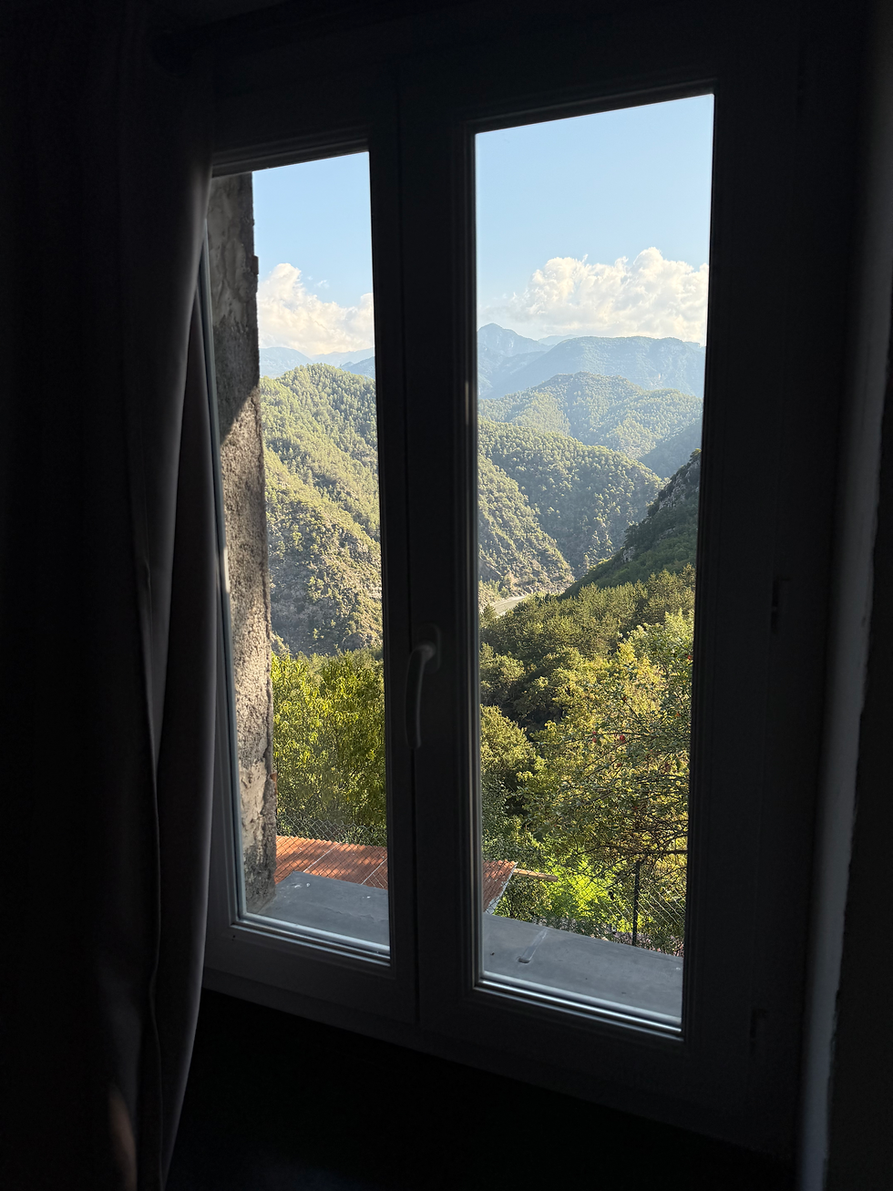 Vue montagne depuis le lit