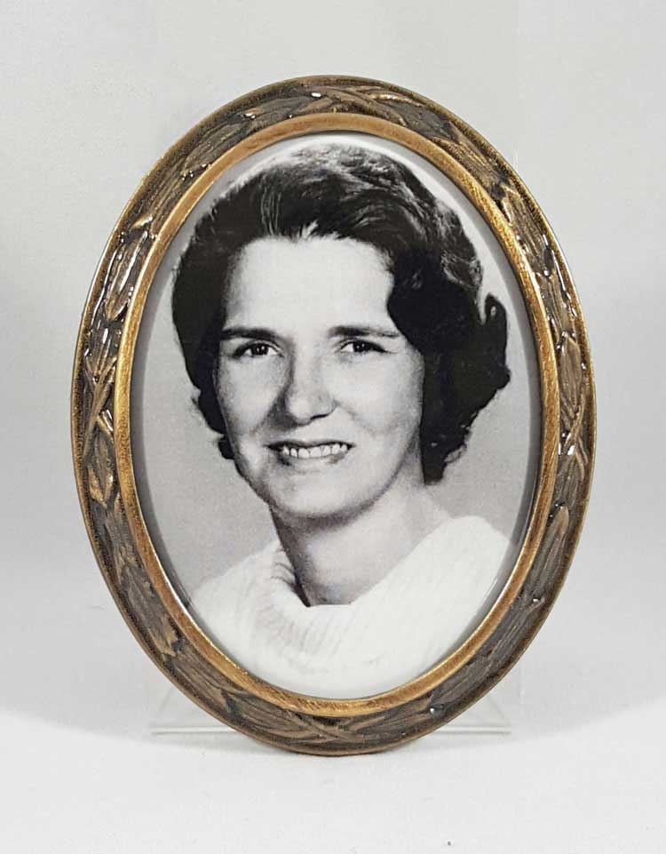 Oval Memorial Pictures for Headstones with Bronze Frames