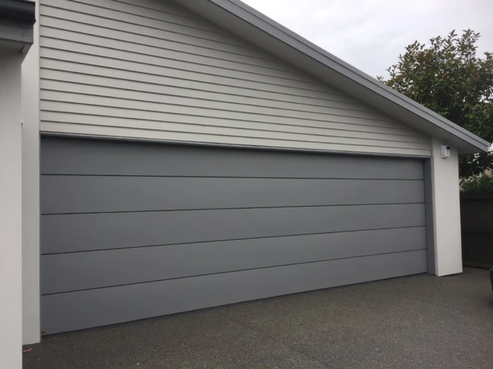 Smartline Flat Panel Negative Detail Sectional Garage Door