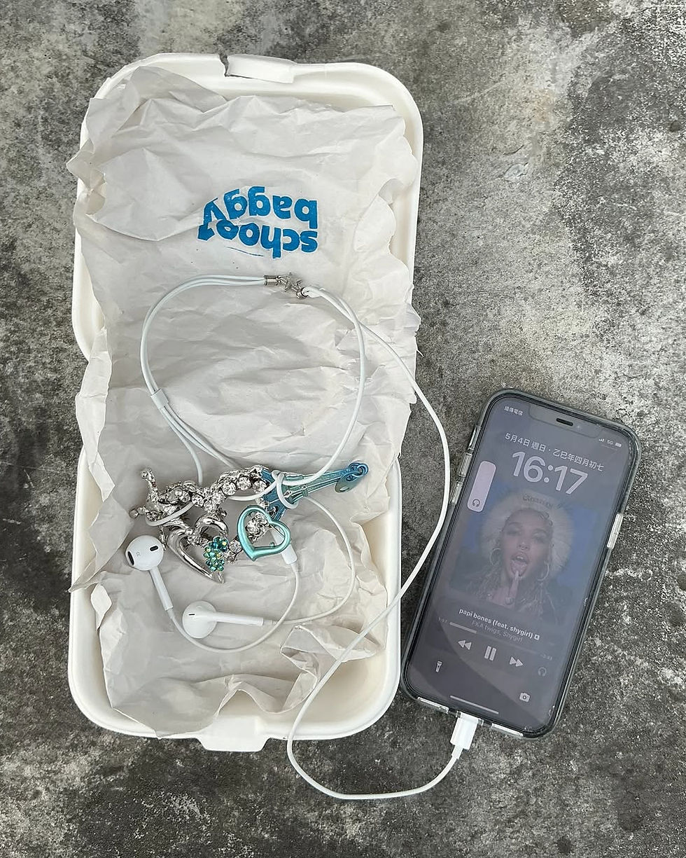 縮圖：[ Whispers from Paris – Earphone Necklace✩♬₊˚. ]