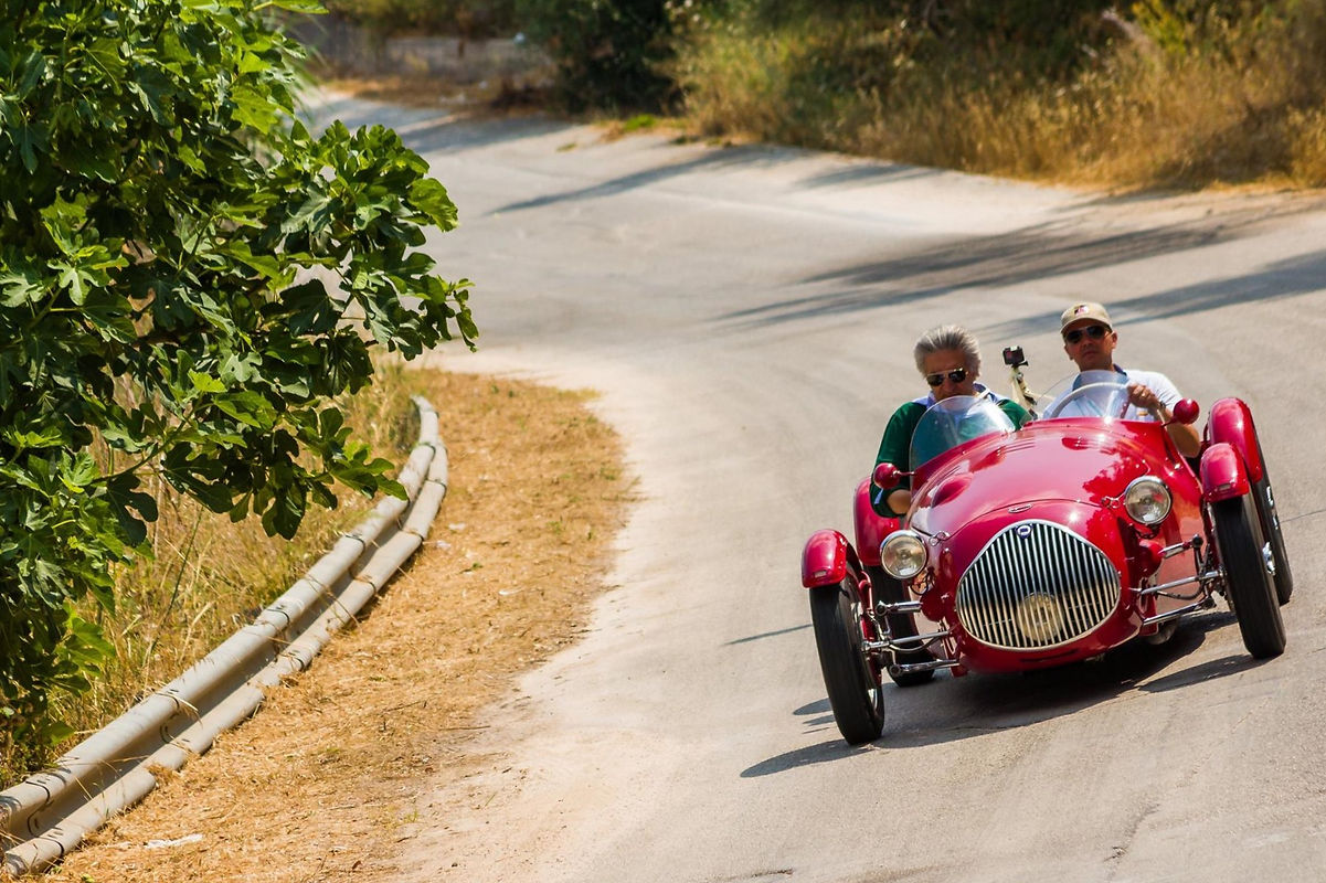 Passione e cultura: L’evento è un omaggio alla storia dell’automobilismo, coinvolgendo collezionisti, piloti e appassionati da tutta Italia e oltre.