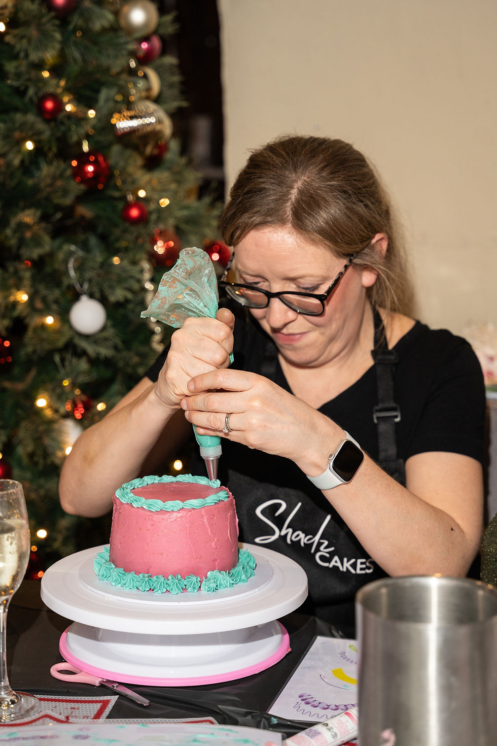 Cake decorating class in local cake shop in Giffnock by Shadz Cakes