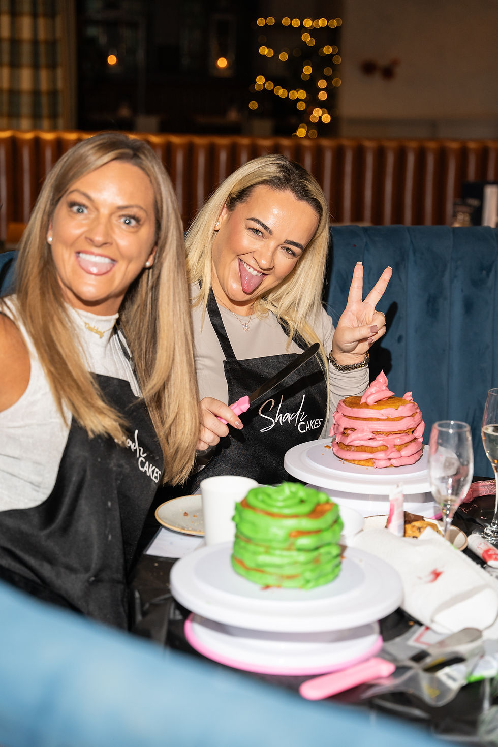 Cake decorating class in Giffnock bakery studio by Shadz Cakes