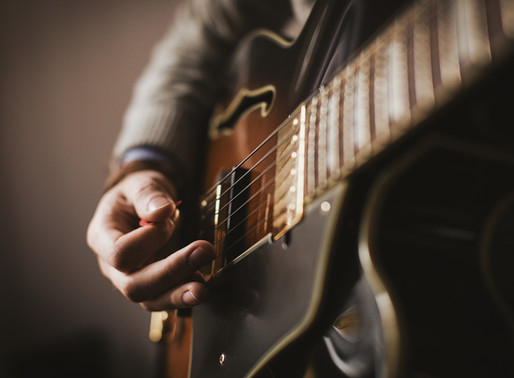 5 wichtige Schlagmuster für Gitarre