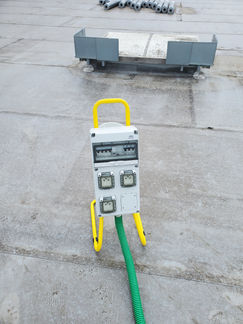 Installation de coffret électrique de chantier pour la réfection d'un étanchéité à Langon en Gironde