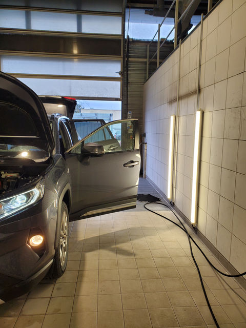 Remplacement éclairage LED atelier automobile, pour un gain d'efficacité et des économies d'énergie à Langon en Gironde, par Venix électricité