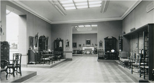 View of the Hudson-Fulton Exhibition. Note architectural wall fragment at far right.