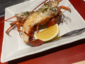 宴会で提供される鉄板焼き伊勢海老の写真