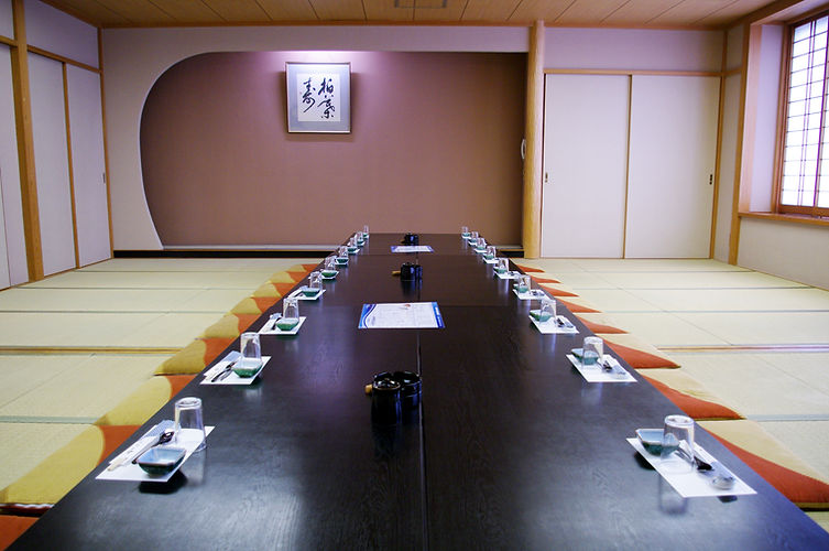 接待や会食に利用できる和風の座敷会場のイメージ写真