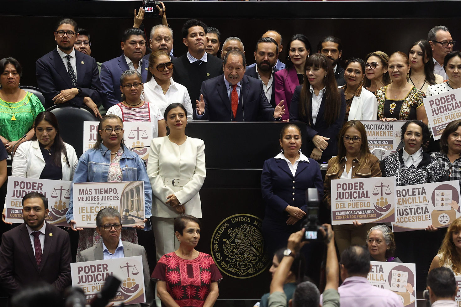Sesión relacionada con la reforma judicial.