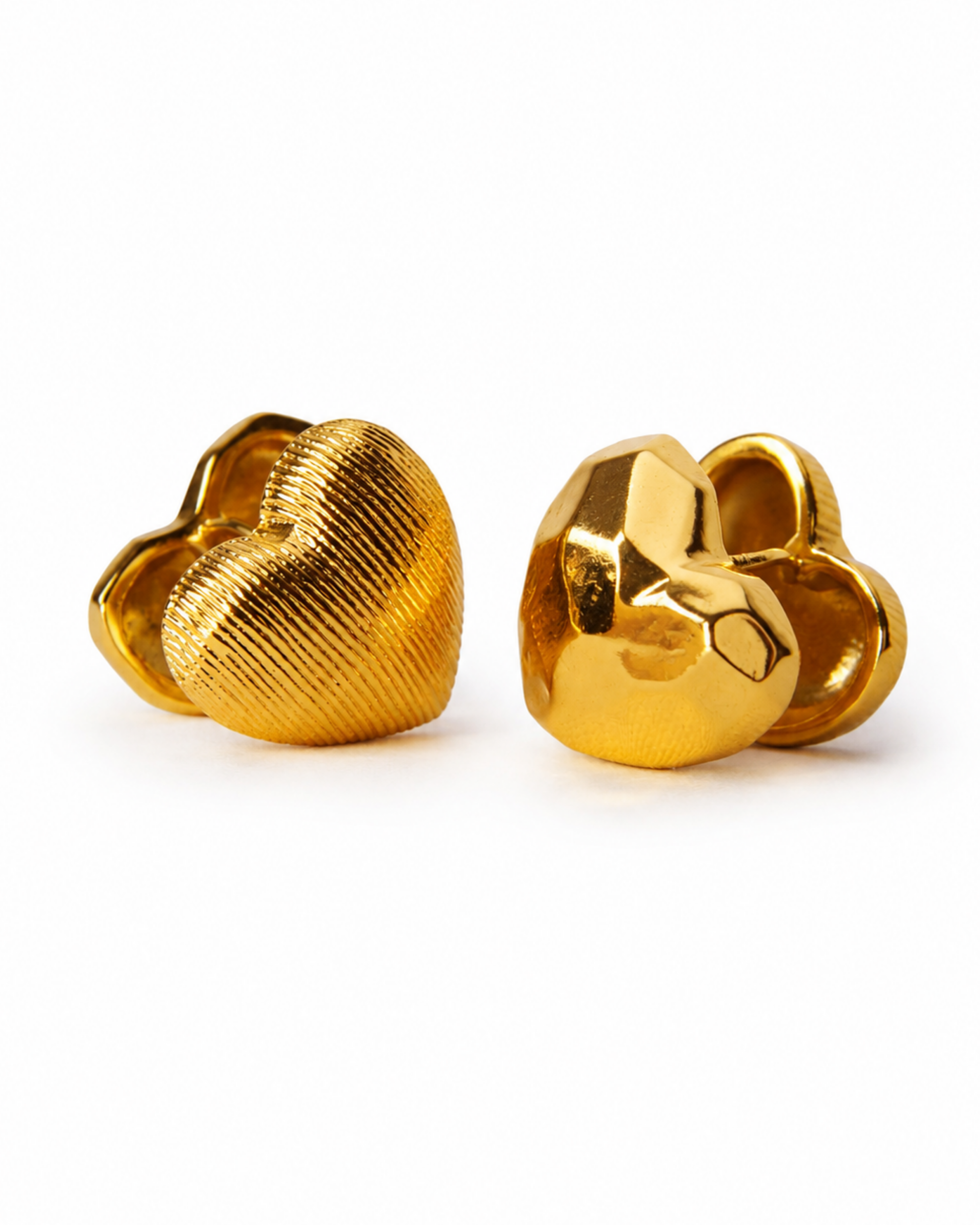 Aretes Corazón Dorados Texturizados | Rodio