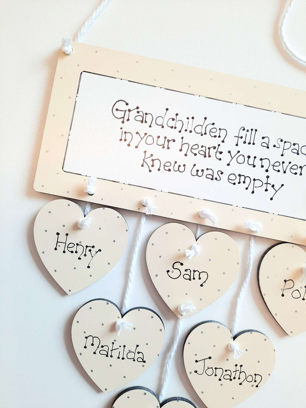 Thumbnail: Grandchildren leave a space in cream