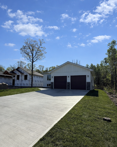 Wide exterior shot of a completed new home build by Flip Flop Construction in Manitoba