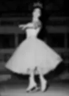 Inés Monserrat (madre de Carolina Iotti) patinando sobre hielo