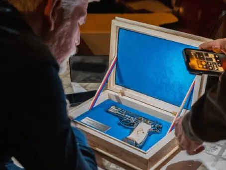 Зеленський отримав незвичний подарунок від президента Чехії